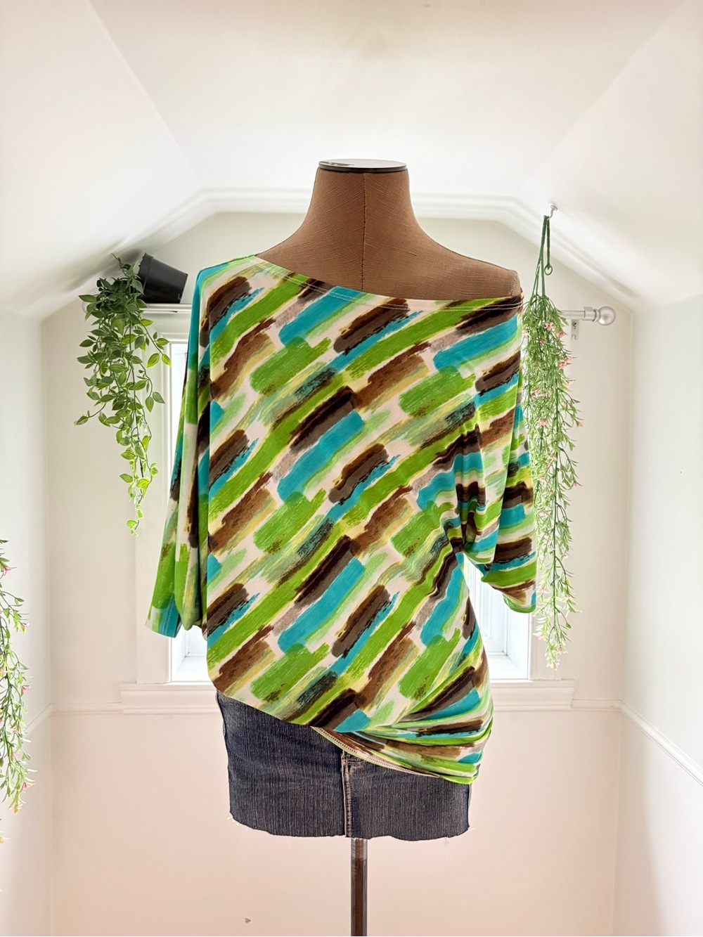 Off-Shoulder Abstract Brushstroke Top in Green/Blue